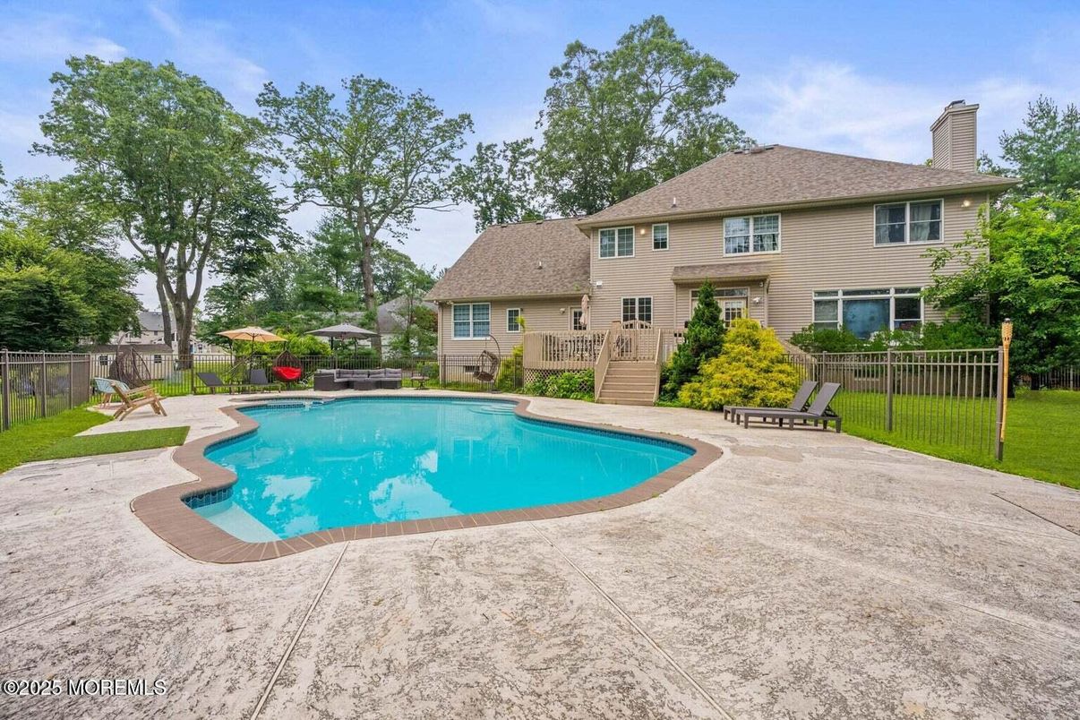Exterior, Pool