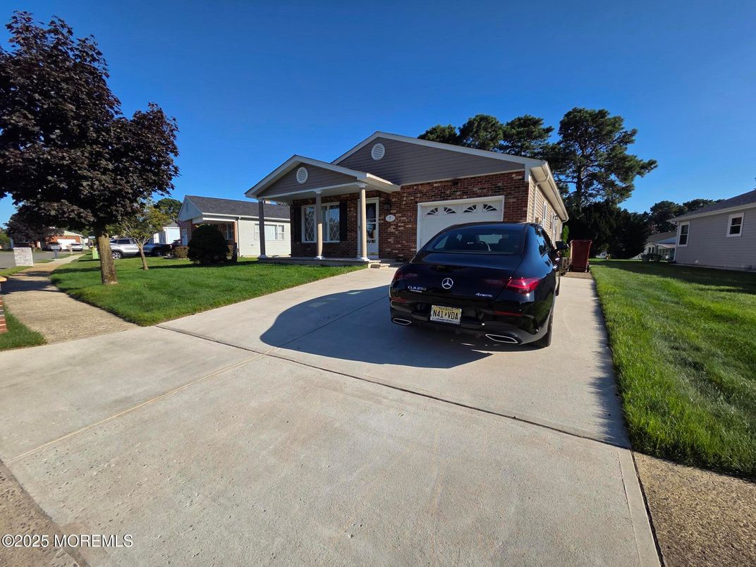 Attached, Exterior, Facade, Brick Facade, Ranch