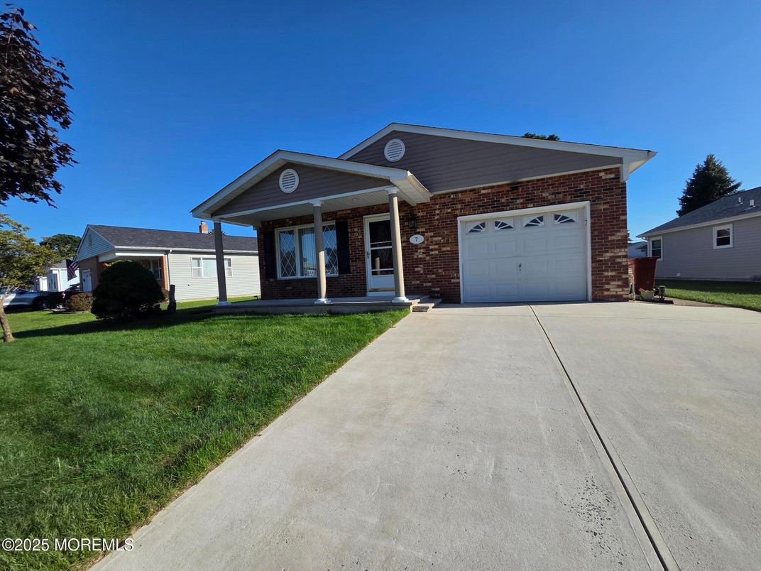 Attached, Exterior, Facade, Brick Facade, Ranch