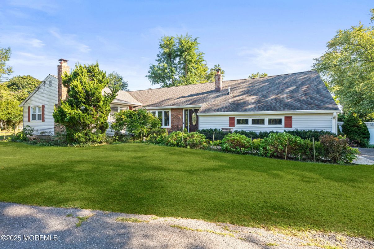 Backyard, Exterior, Facade, Brick Facade, Cape Cod