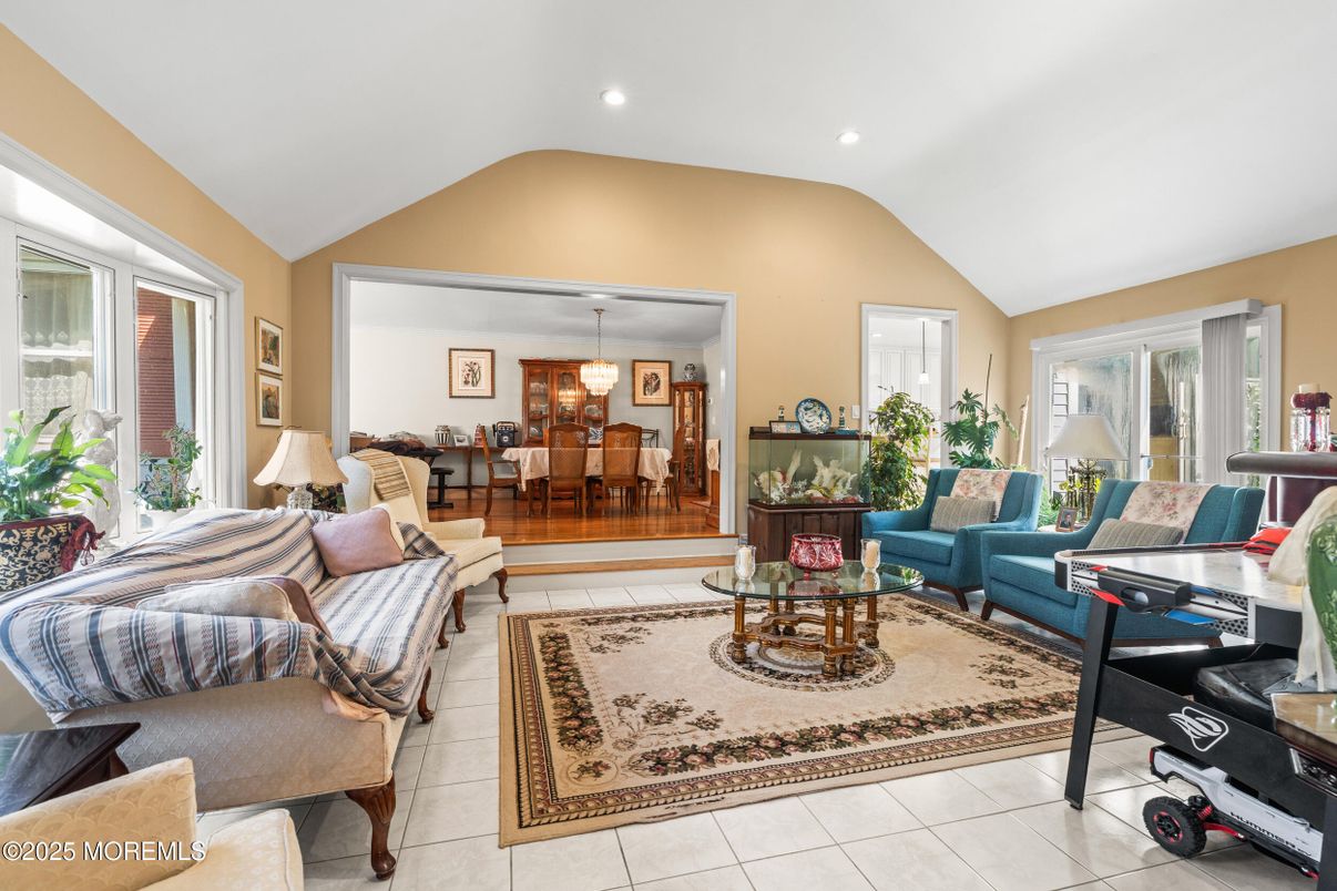 Dining room, Interior, Living room, Pendant Lights, Recessed Lighting