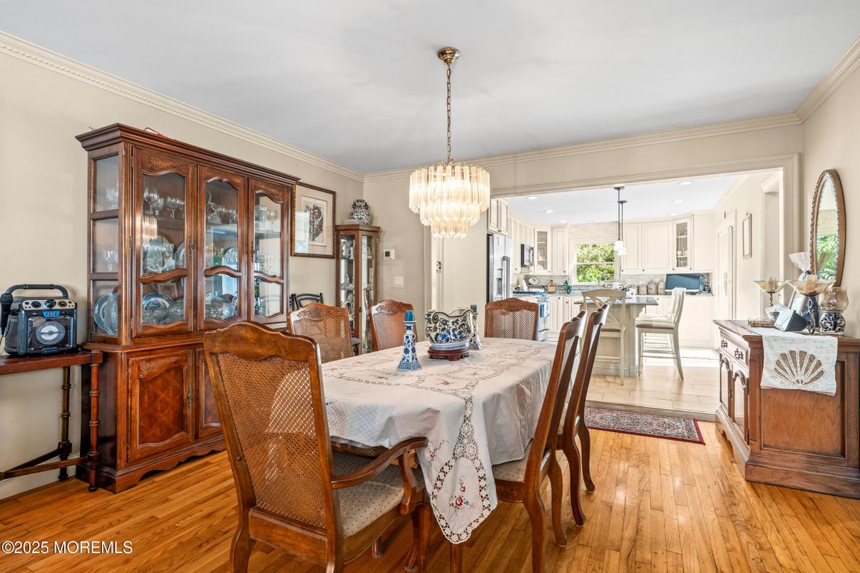 Chandelier, Dining room, Interior, Kitchen, Pendant Lights, Recessed Lighting, Wood Texture Flooring