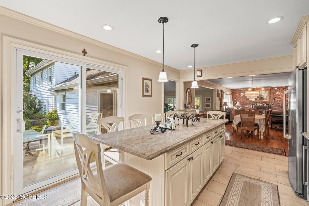 Chandelier, Dining room, Interior, Pendant Lights, Recessed Lighting, Wood Texture Flooring
