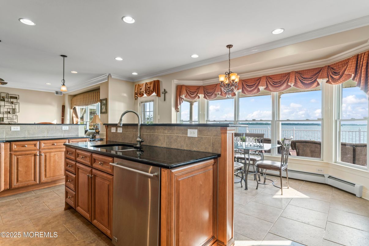 Chandelier, Dining room, Interior, Kitchen, Pendant Lights, Recessed Lighting, Water