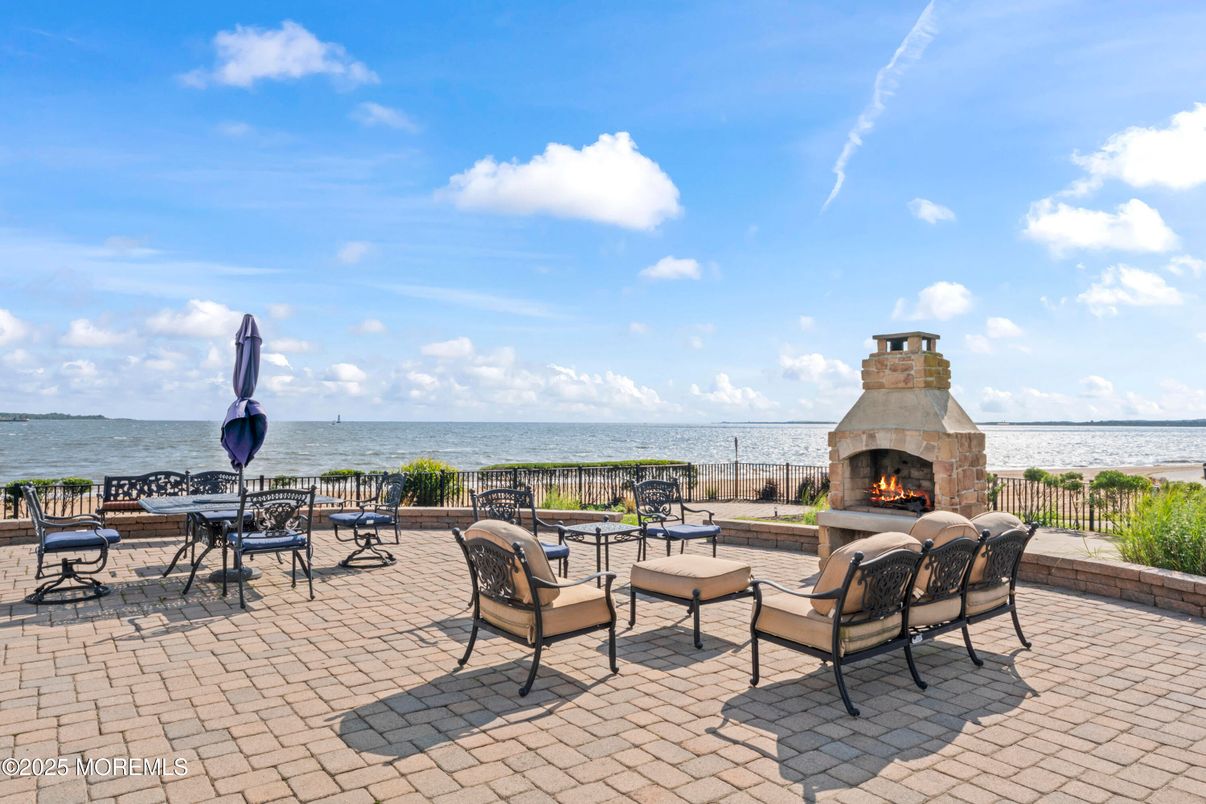 Exterior, Fireplace, Water