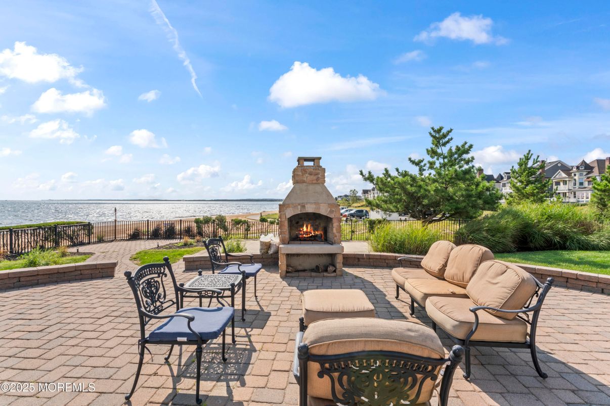 Exterior, Fireplace, Water
