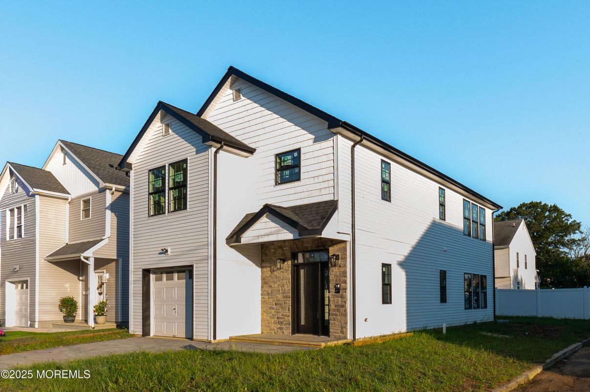 Attached, Exterior, Facade, Farmhouse