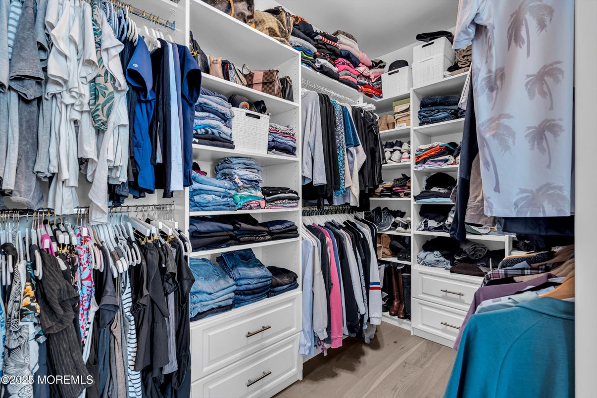 Interior, Walk-in Closets, Wood Texture Flooring
