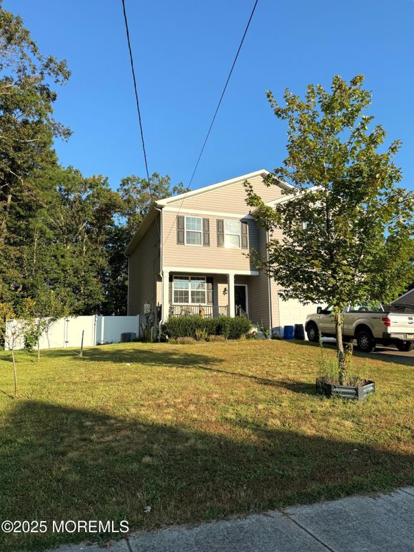 Backyard, Exterior, Facade, American Foursquare
