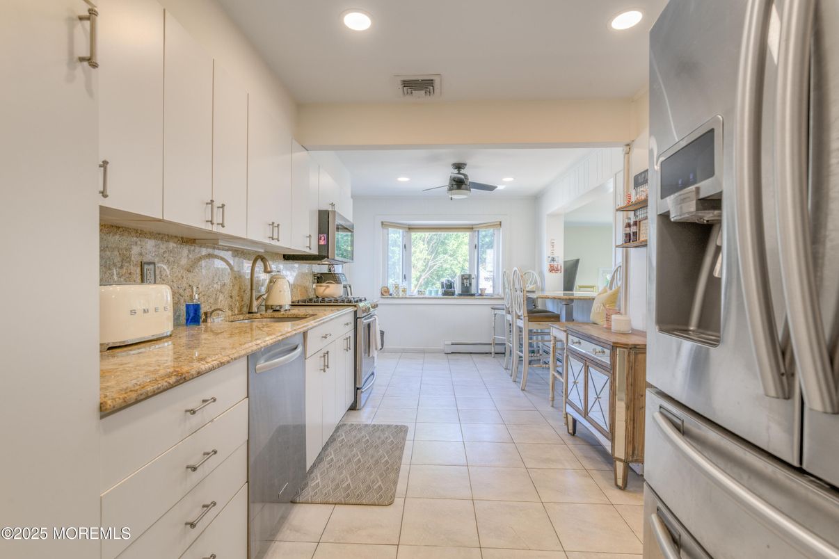 Dining room, Interior, Kitchen, Recessed Lighting, Stainless Steel Appliances