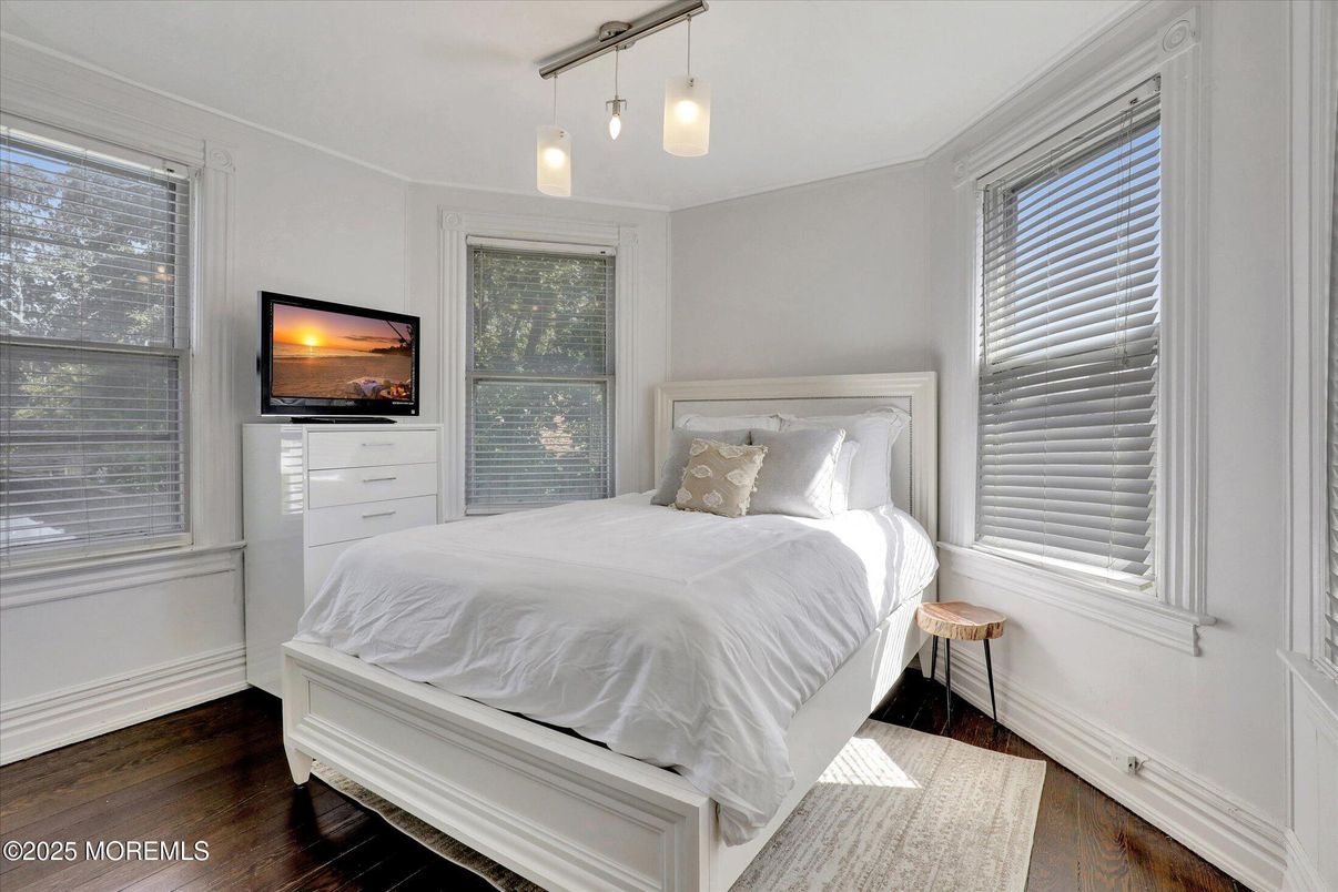 Bedroom, Interior, Pendant Lights, Wood Texture Flooring