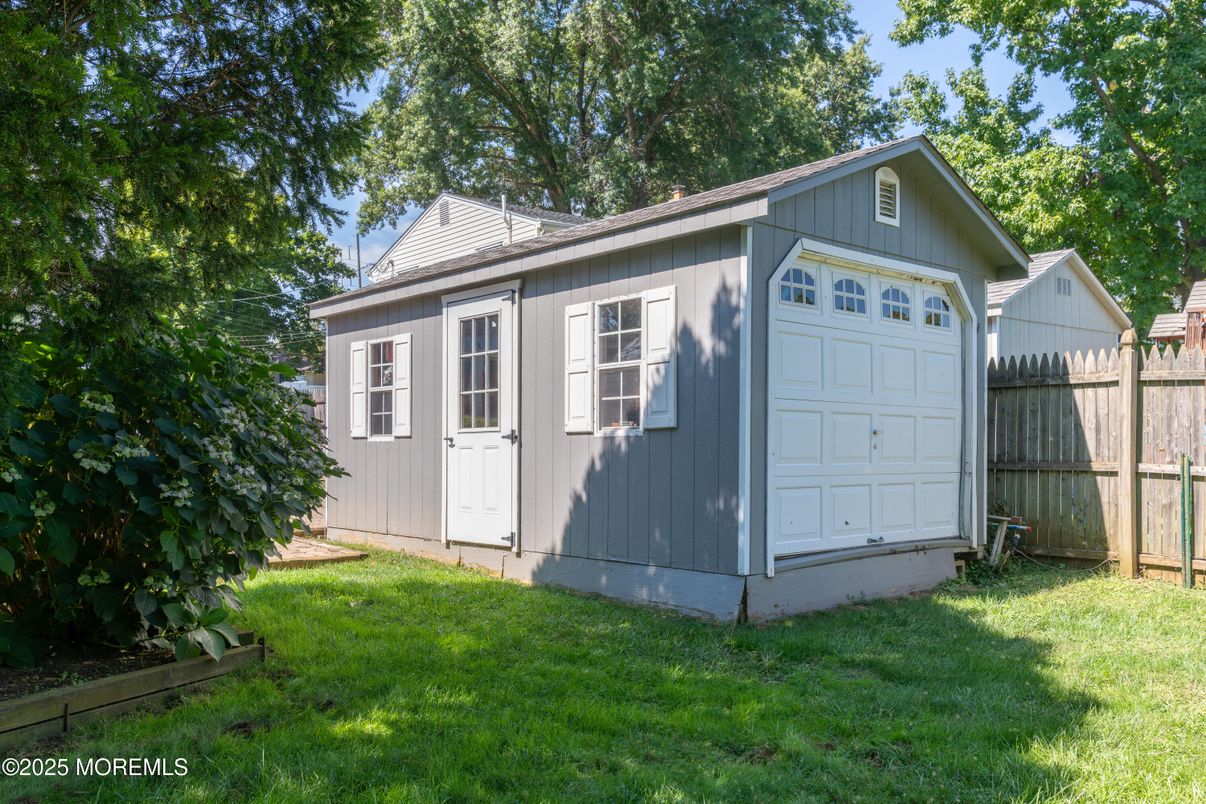 Detached Garage, Exterior