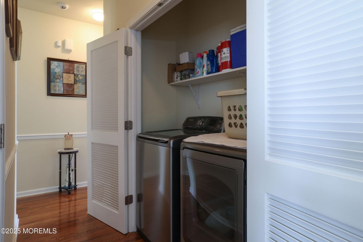 Interior, Utility Closets, Washer, Wood Texture Flooring