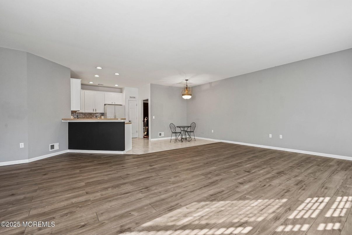 Dining room, Interior, Kitchen, Pendant Lights, Recessed Lighting, Wood Texture Flooring