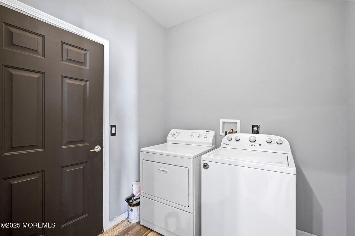 Interior, Washer, Wood Texture Flooring