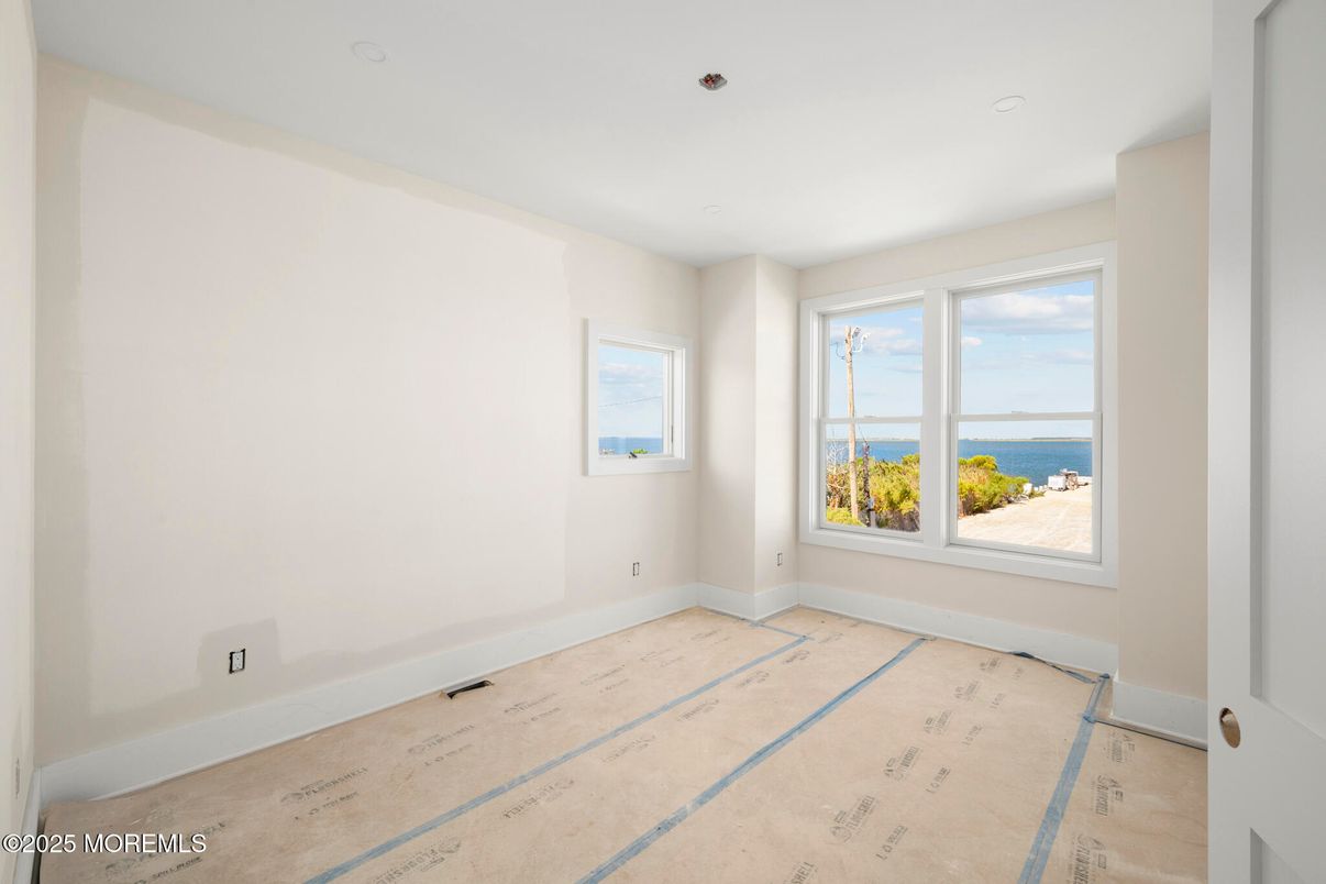 Empty room, Interior, Water