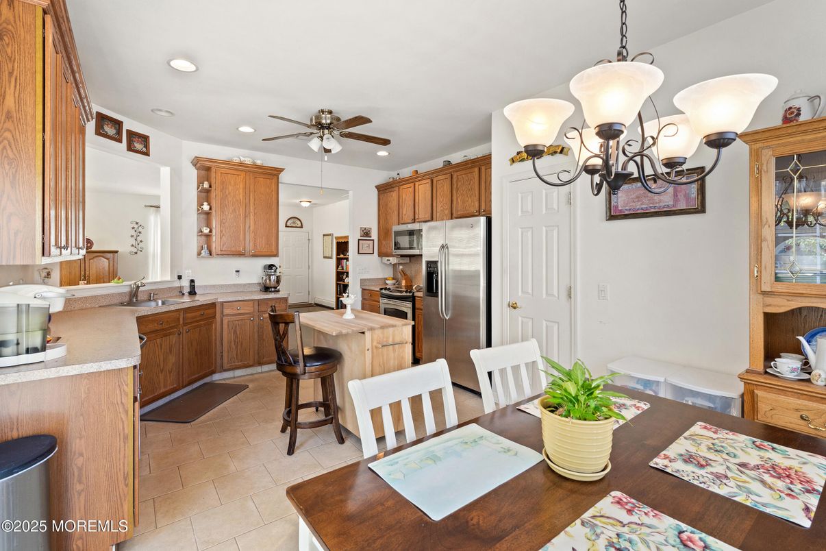 Chandelier, Dining room, Interior, Kitchen, Recessed Lighting, Stainless Steel Appliances