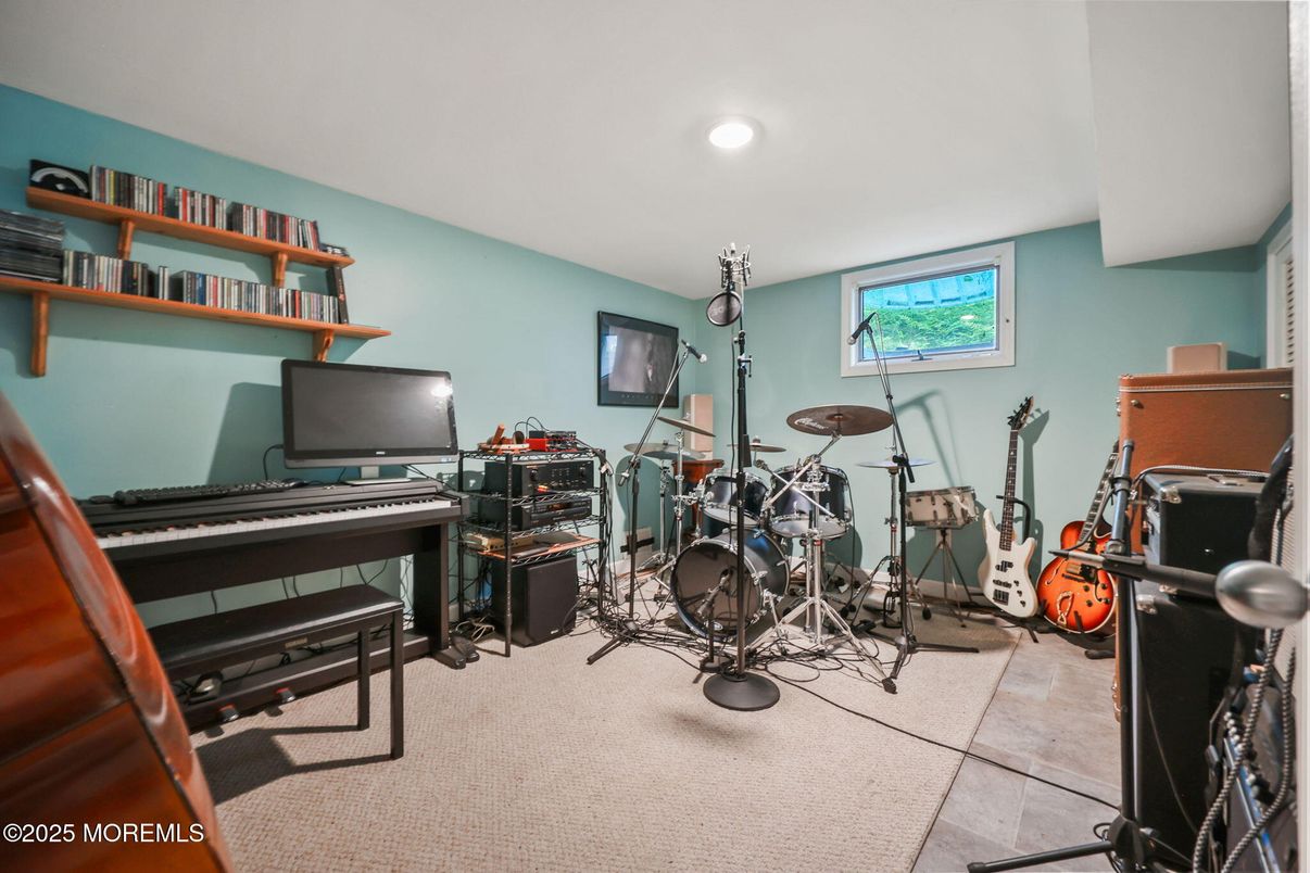 Fitness Equipment, Interior, Piano, Recessed Lighting