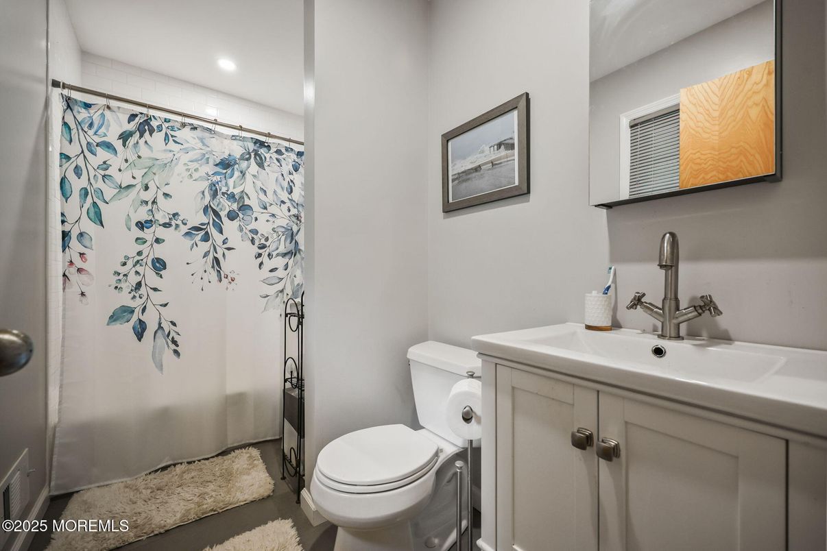 Bathroom, Interior, Recessed Lighting