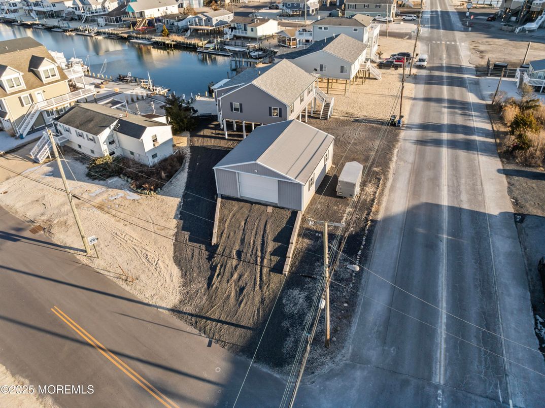 Exterior, Drone