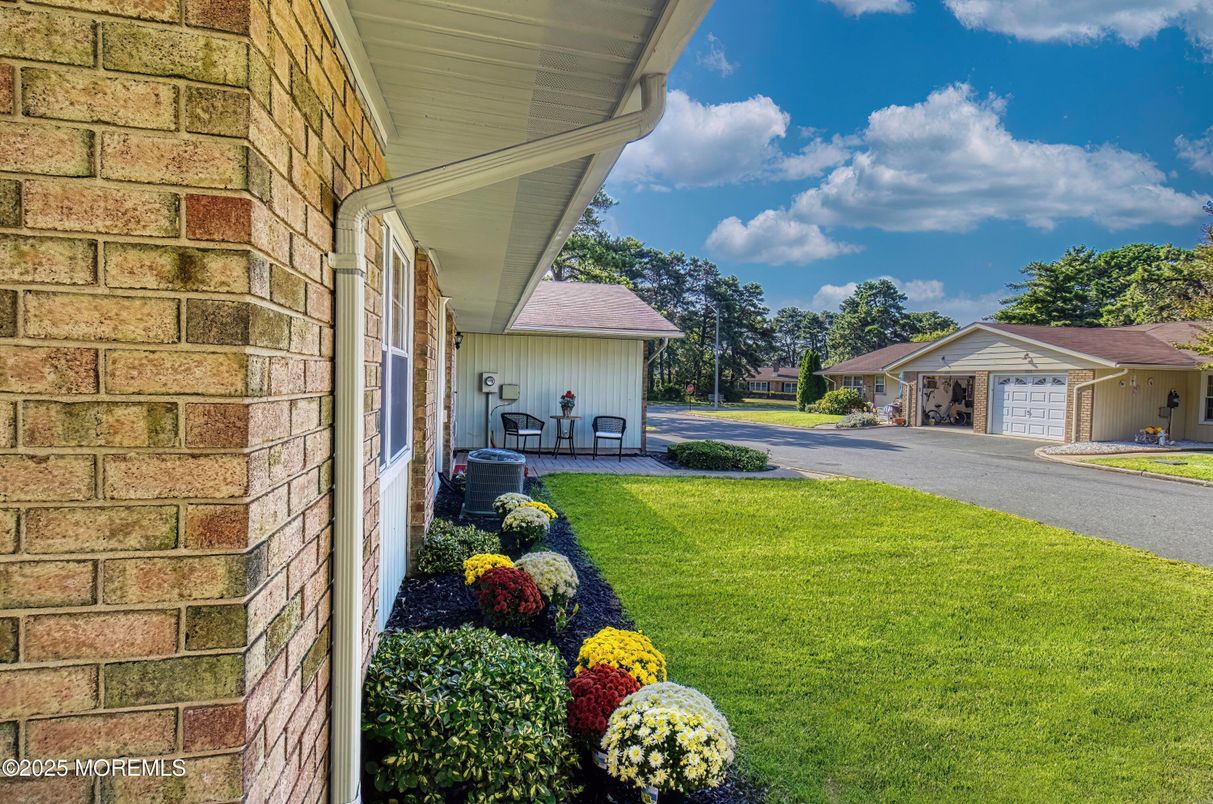 Backyard, Detached Garage, Exterior