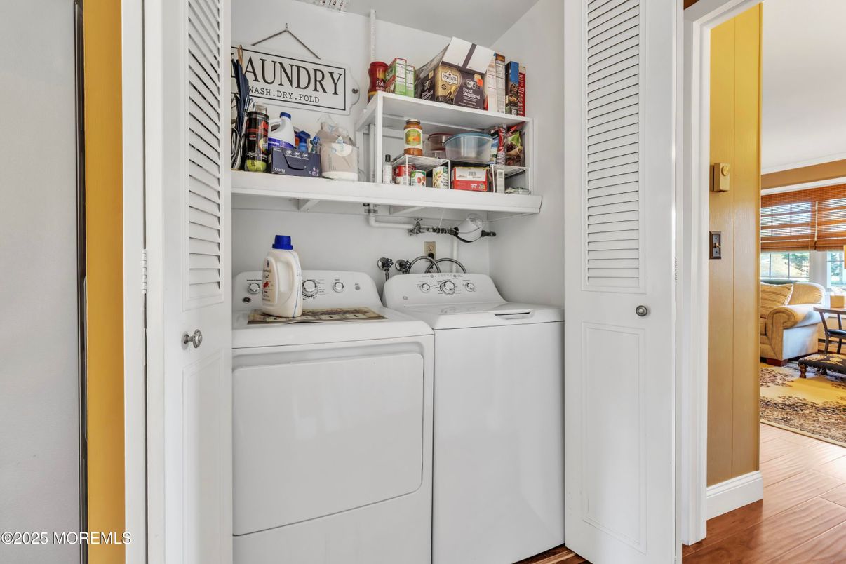 Interior, Utility Closets, Washer, Wood Texture Flooring