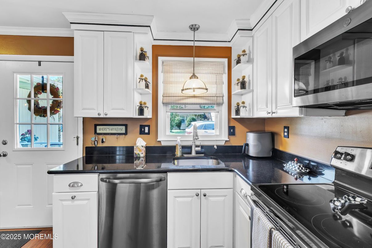Interior, Kitchen, Pendant Lights, Stainless Steel Appliances