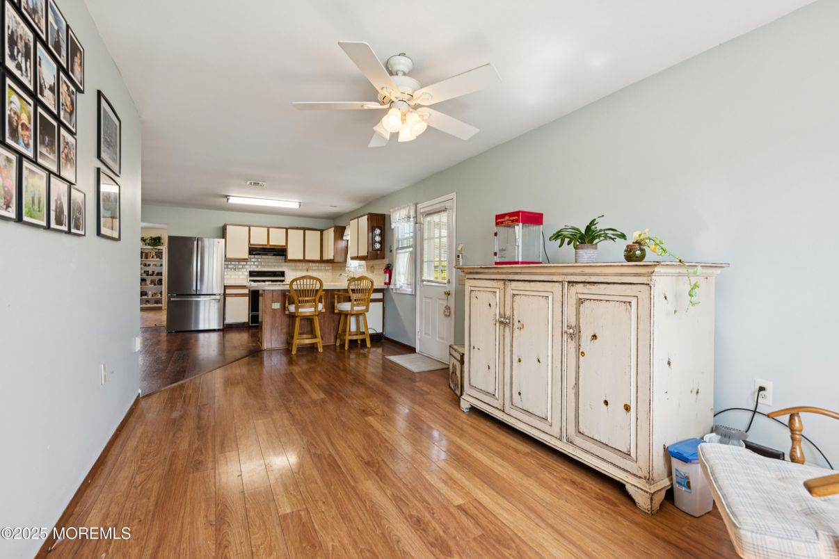 Dining room, Interior, Kitchen, Stainless Steel Appliances, Wood Texture Flooring
