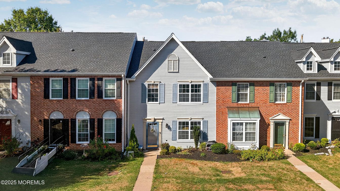 Exterior, Facade, Brick Facade, Georgian