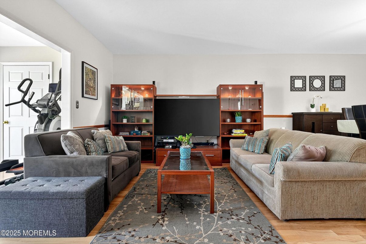 Fitness Equipment, Interior, Living room, Wood Texture Flooring