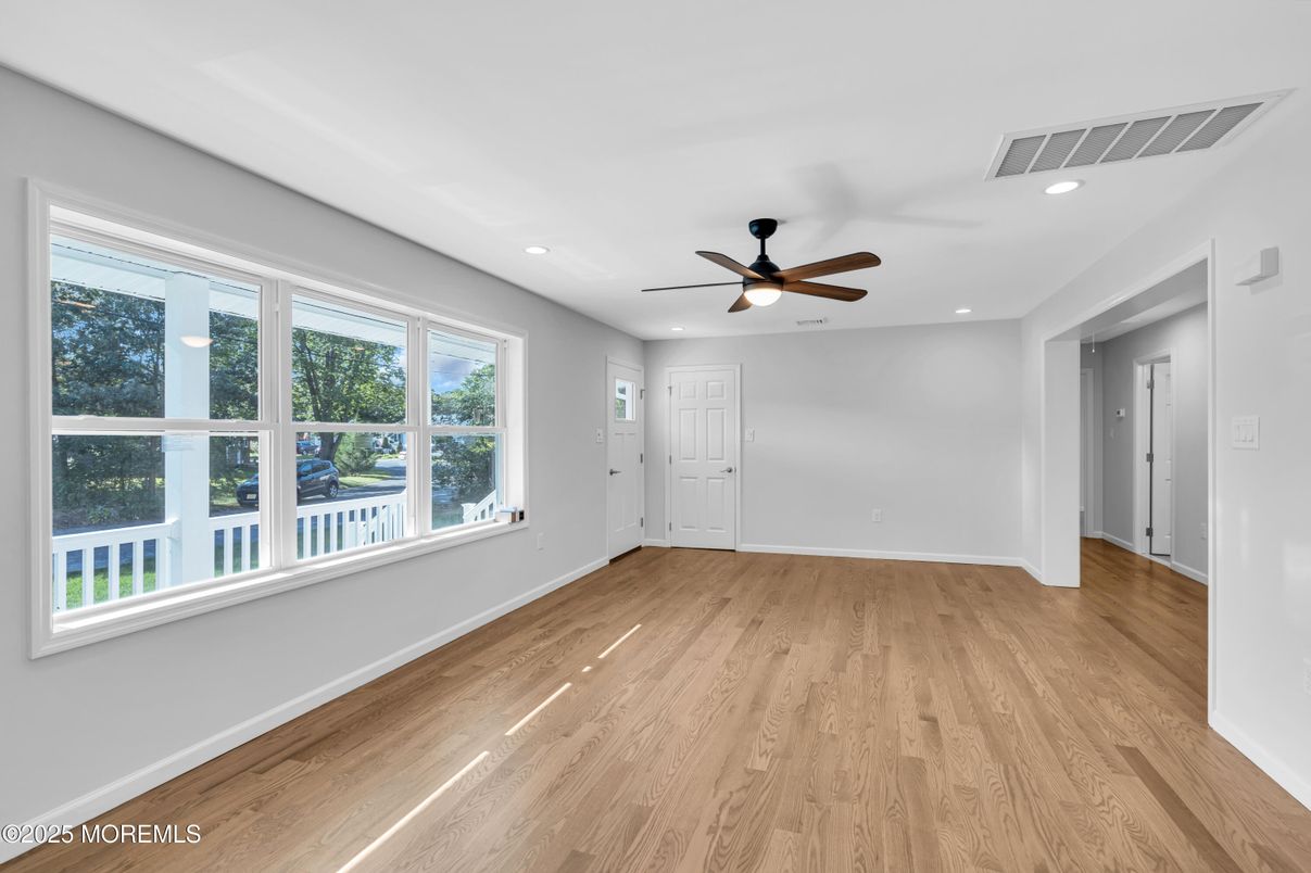 Empty room, Interior, Recessed Lighting, Wood Texture Flooring
