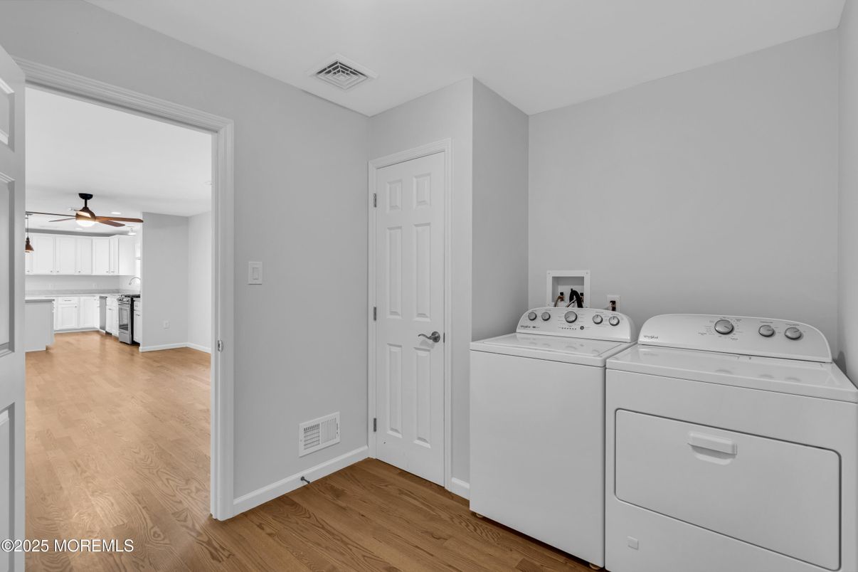 Interior, Utility Closets, Washer, Wood Texture Flooring