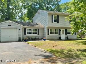 Attached, Exterior, Facade, Split Level