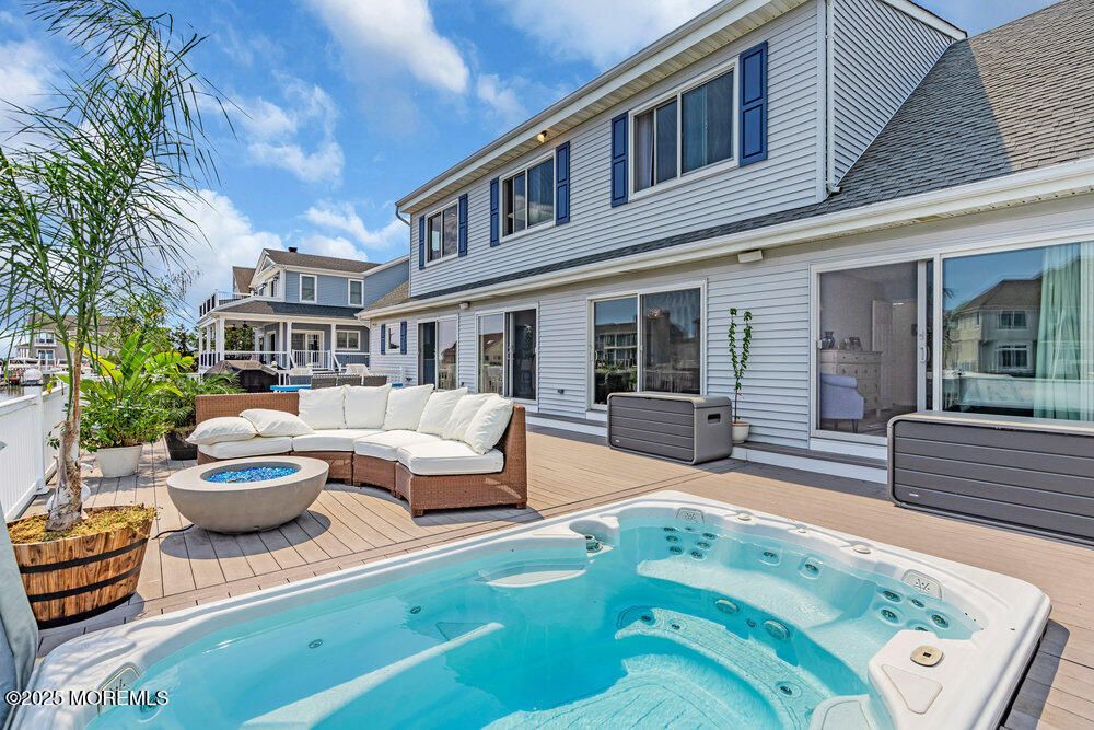 Exterior, Hot Tub, Pool