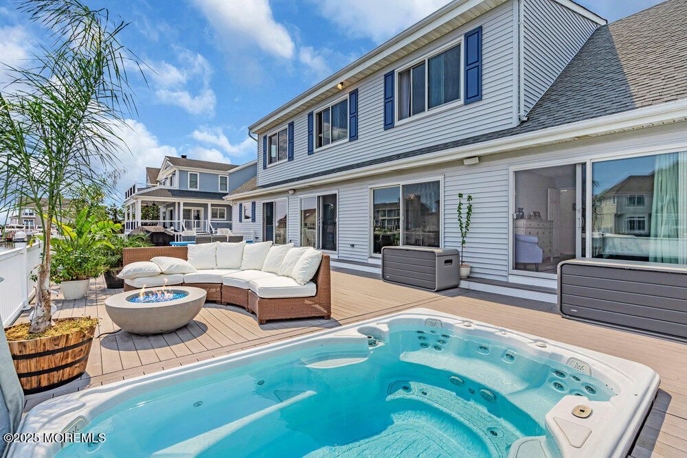 Exterior, Hot Tub, Pool
