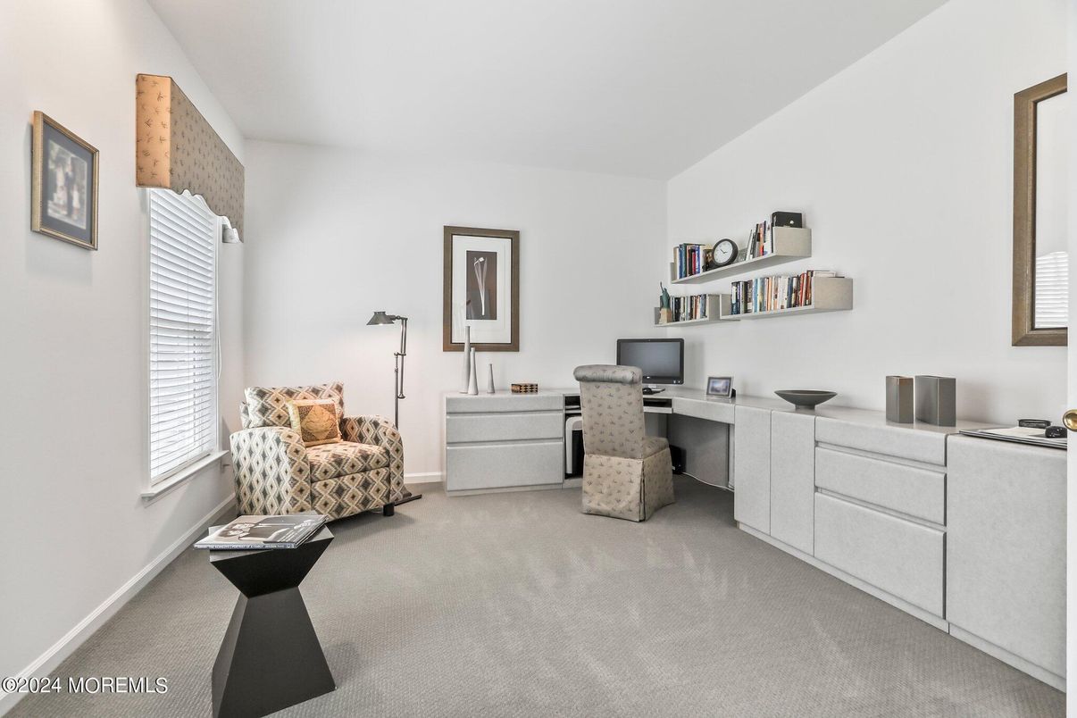Home Office, Interior