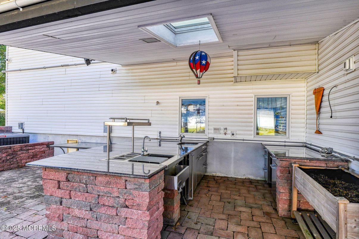Exterior, Outdoor Kitchen