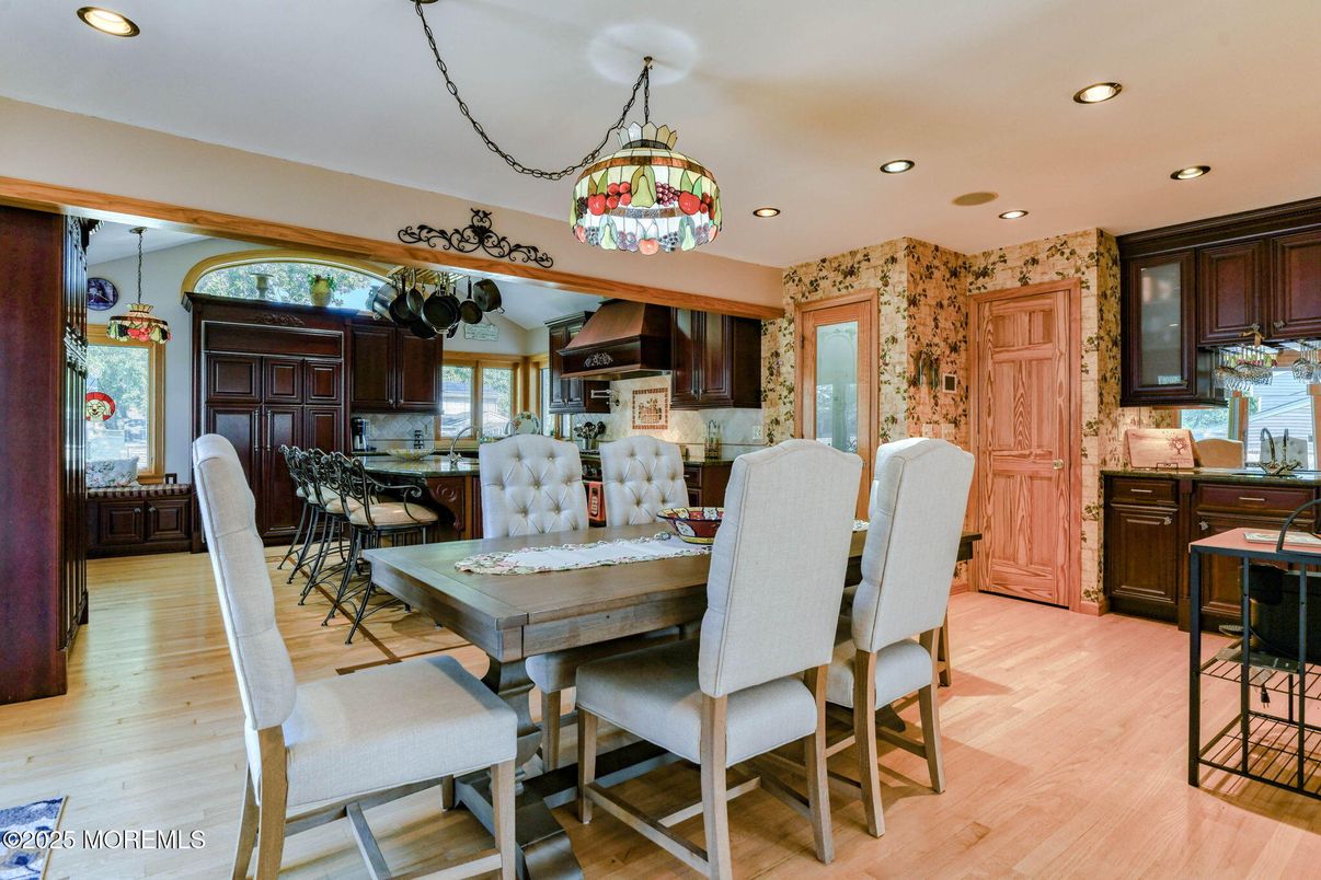 Dining room, Interior, Kitchen, Pendant Lights, Recessed Lighting, Wood Texture Flooring