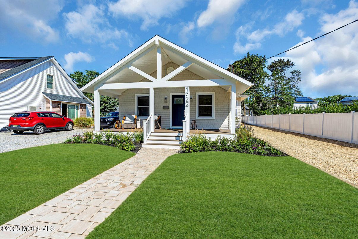 Exterior, Facade, American Craftsman