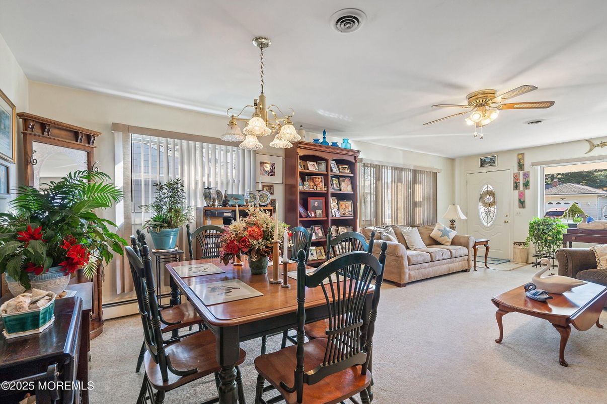 Chandelier, Dining room, Interior, Living room, Pendant Lights