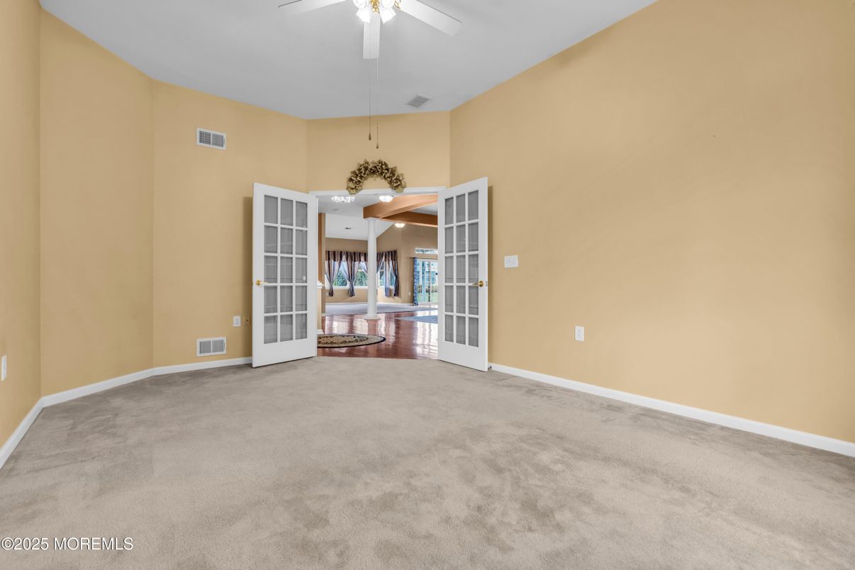 Empty room, Interior, Recessed Lighting