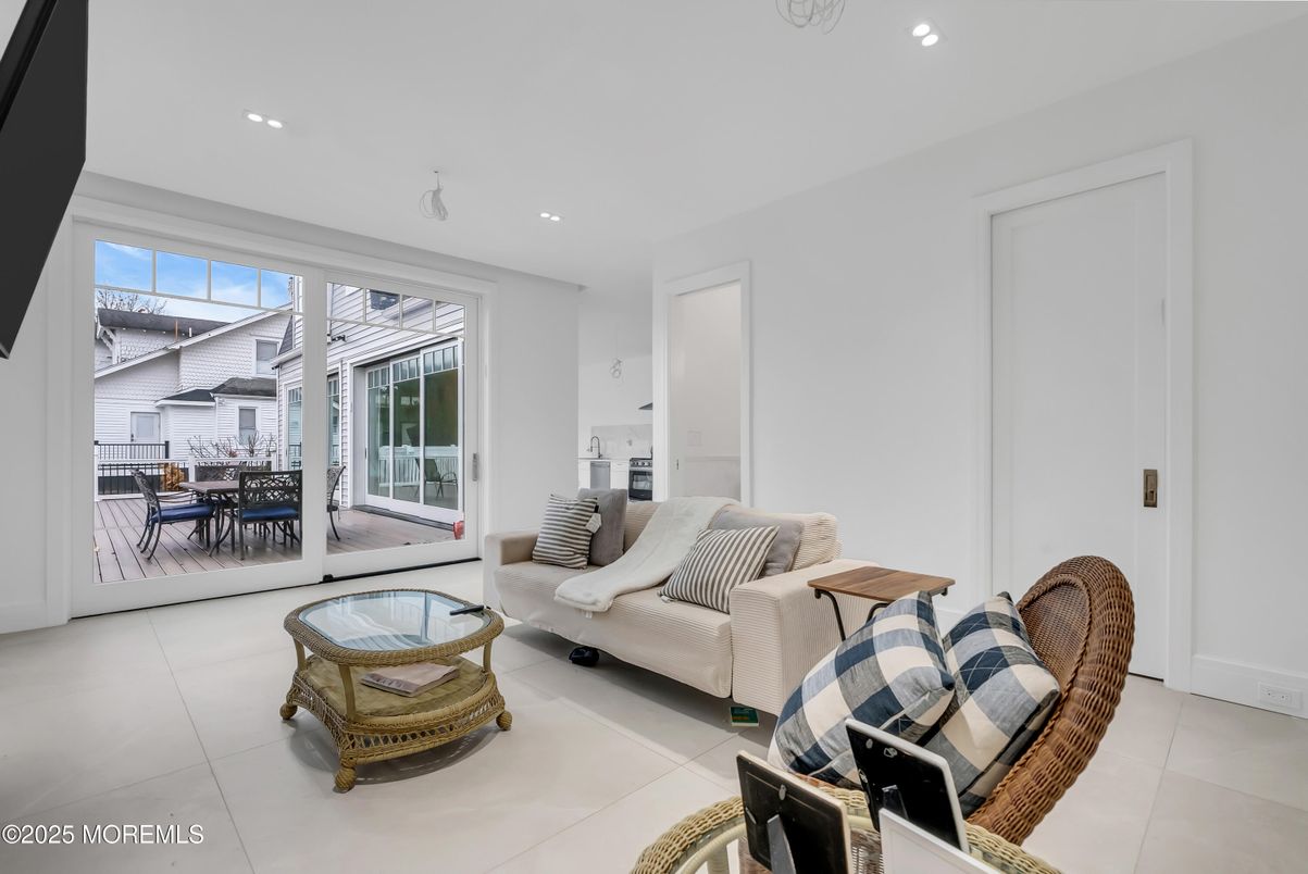 Dining room, Interior, Living room, Recessed Lighting