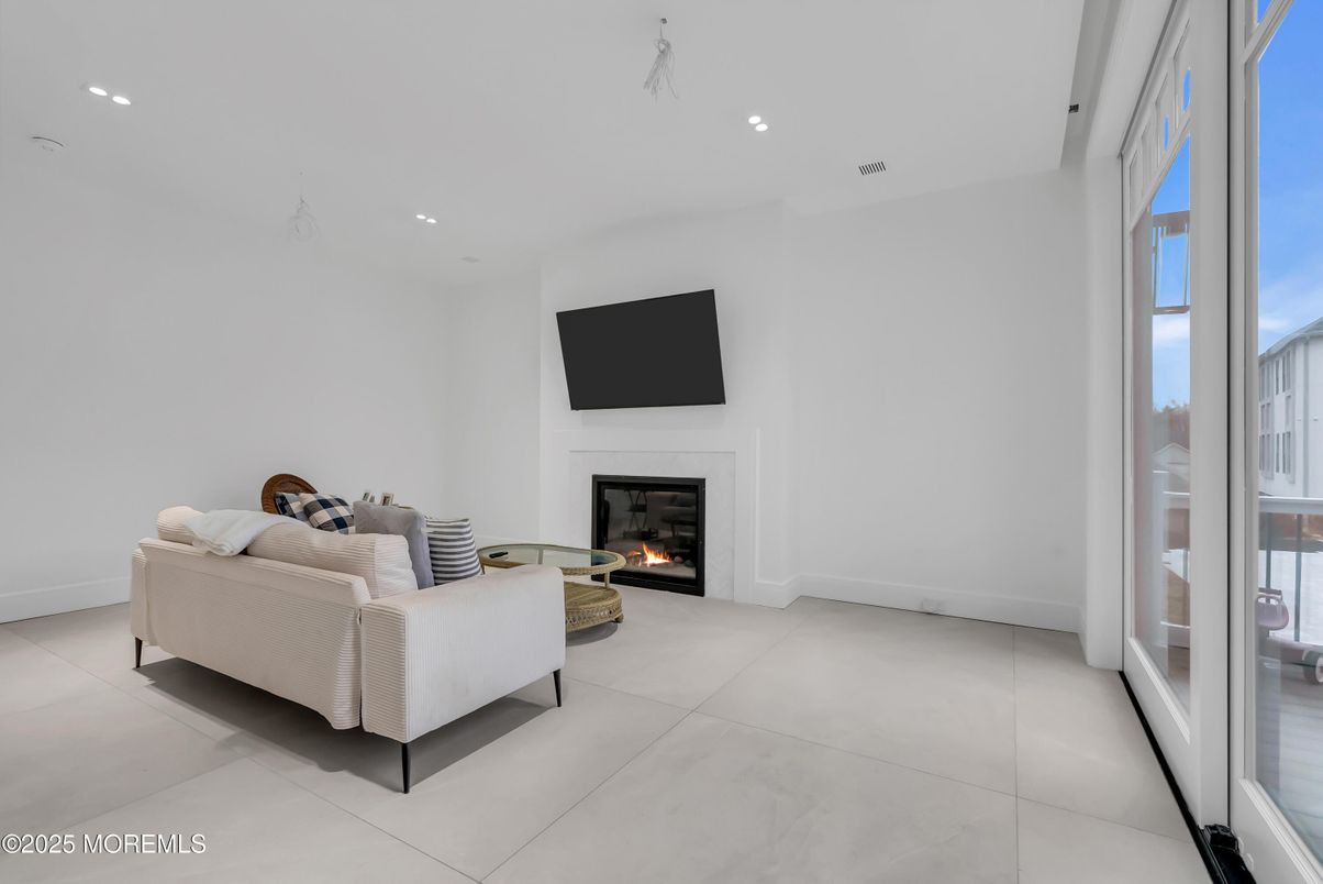 Fireplace, Interior, Living room, Recessed Lighting