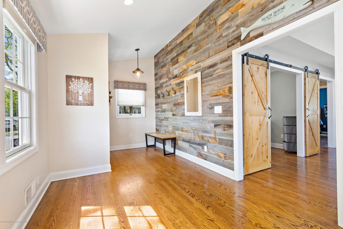 Empty room, Interior, Pendant Lights, Recessed Lighting, Wood Texture Flooring, Wooden Walls