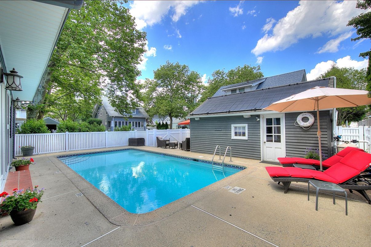 Exterior, Pool, Solar Panels