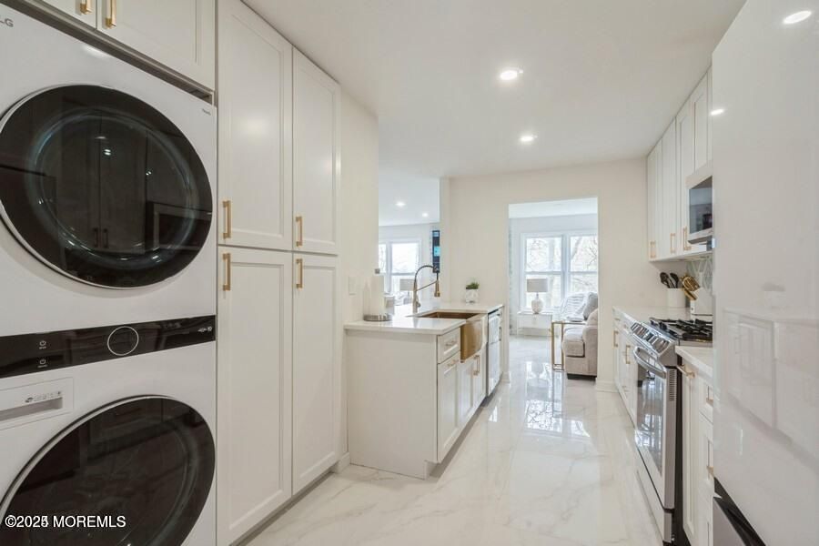 Interior, Kitchen, Marble, Recessed Lighting, Washer