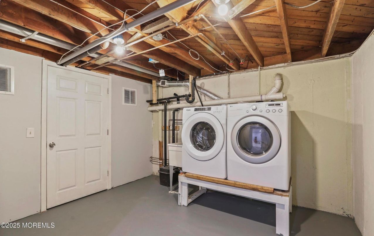 Interior, Washer, Wooden Beams, Wooden Ceilings