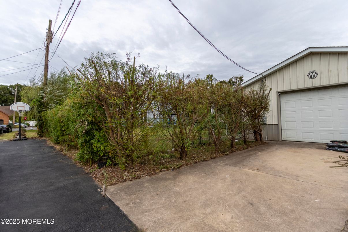 Detached Garage, Exterior