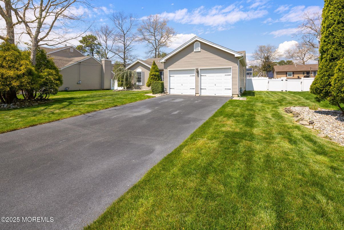 Detached Garage, Exterior