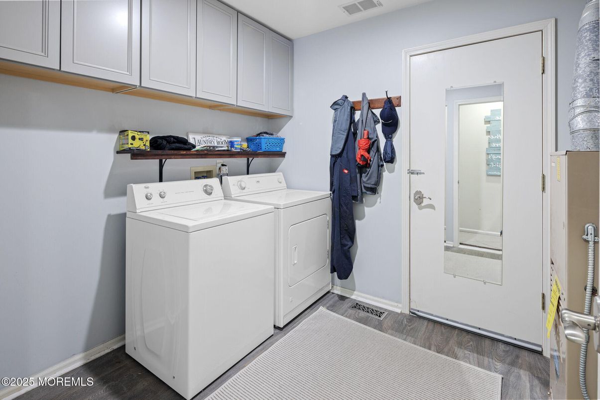 Interior, Washer, Wood Texture Flooring
